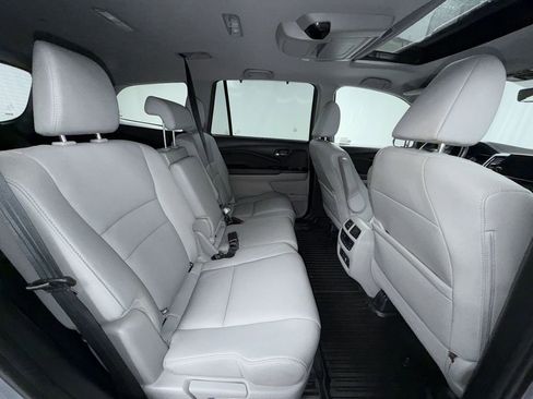 Used 2021 Honda Pilot Touring image 18