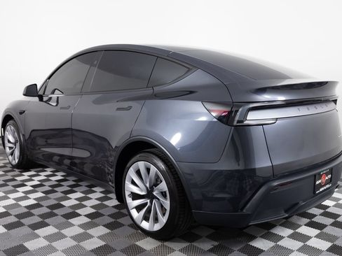 Used 2026 Tesla Model Y AWD image 5