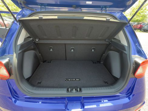 Used 2023 Hyundai Venue SEL w/ Cargo Package image 12