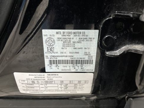 Used 2023 Ford Explorer XLT image 37