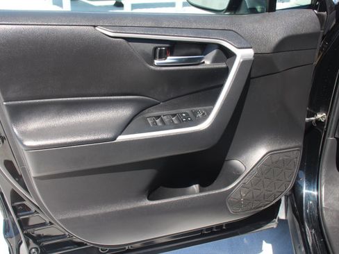 Used 2022 Toyota RAV4 SE w/ Convenience Package AWD/4WD image 10