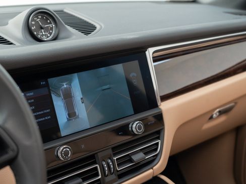 Used 2025 Porsche Macan image 26