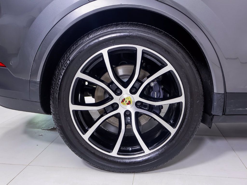 Certified 2024 Porsche Cayenne Coupe AWD/4WD image 35