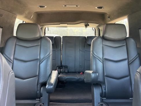 Used 2020 Cadillac Escalade Platinum image 40