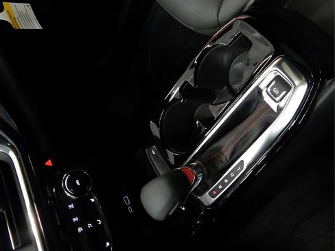 Used 2025 Chevrolet Trax RS w/ Sunroof Package FWD image 21