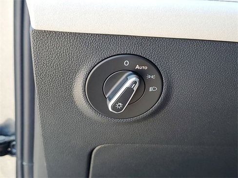 New 2025 Volkswagen Taos SE image 19