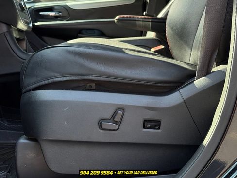 Used 2019 Dodge Grand Caravan GT FWD image 14