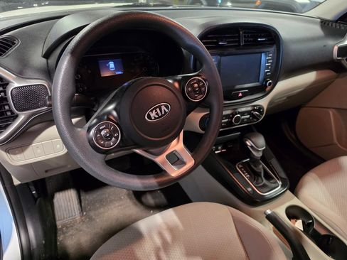 Used 2020 Kia Soul LX FWD image 4
