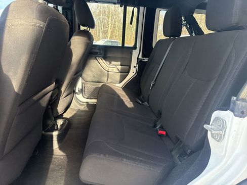 Used 2018 Jeep Wrangler Unlimited Sport S image 26