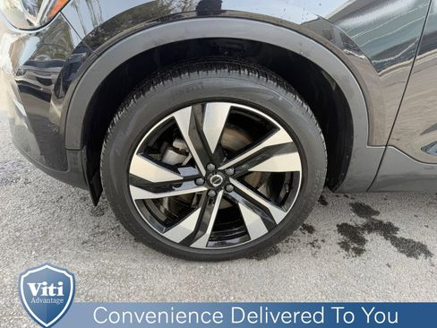 Certified 2024 Volvo XC40 B5 Plus w/ Protection Package Premier image 12