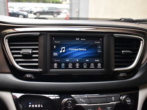 Used 2019 Chrysler Pacifica L FWD image 28