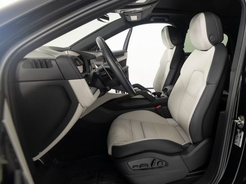 Certified 2025 Porsche Cayenne S AWD/4WD image 17