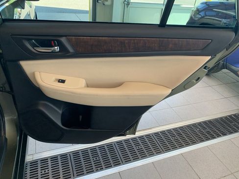 Used 2017 Subaru Outback 2.5i Limited AWD/4WD image 18
