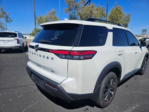 Used 2022 Nissan Pathfinder SV w/ Cargo Package FWD image 5