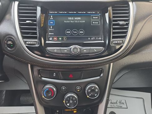 Used 2019 Chevrolet Trax LT w/ LT Convenience Package AWD/4WD image 19