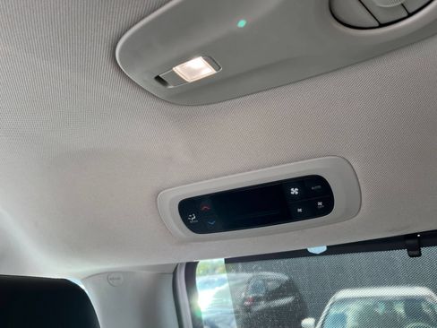 Used 2024 Chrysler Pacifica Touring-L FWD image 20