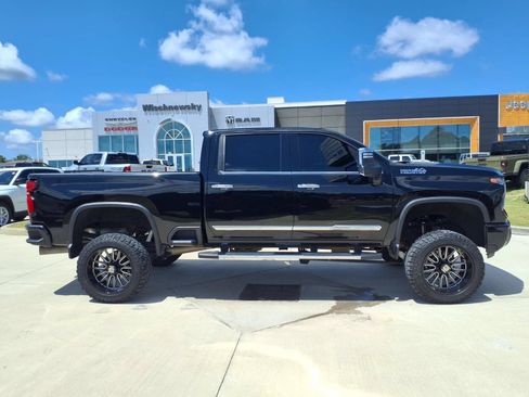 Used 2024 Chevrolet Silverado 2500 High Country w/ High Country Premium Package AWD/4WD image 5