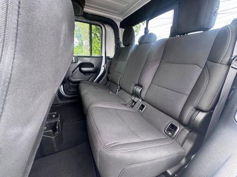 Used 2023 Jeep Gladiator Sport AWD/4WD image 14