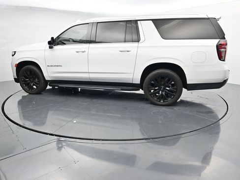 Used 2021 Chevrolet Suburban LT RWD image 5