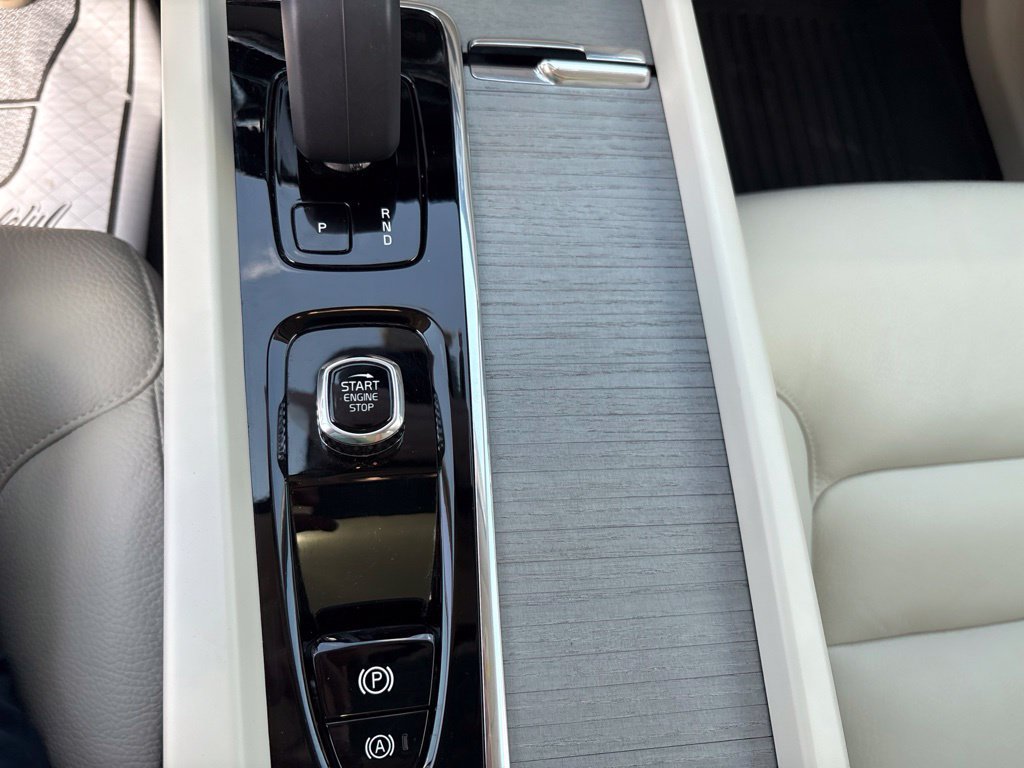 Certified 2025 Volvo XC60 T8 Plus w/ Protection Package Premier AWD/4WD image 23