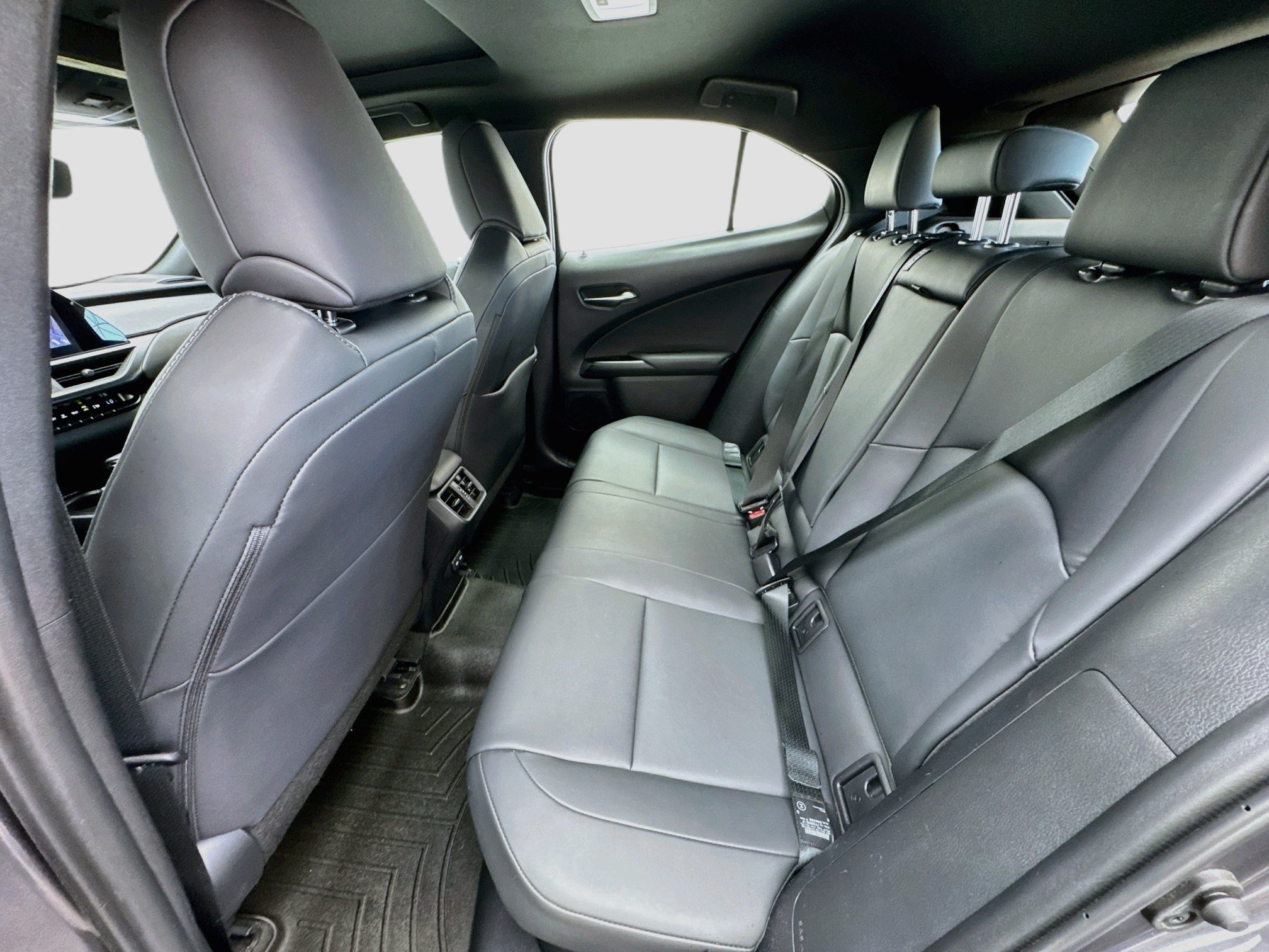 Used 2024 Lexus UX 250h FWD image 16