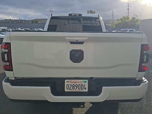 Used 2024 RAM 2500 Big Horn w/ Night Edition AWD/4WD image 5