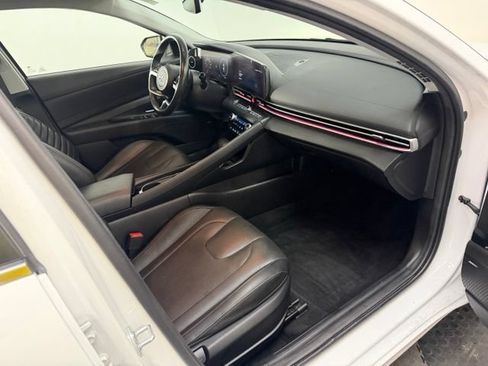 Certified 2023 Hyundai Elantra Limited FWD image 38