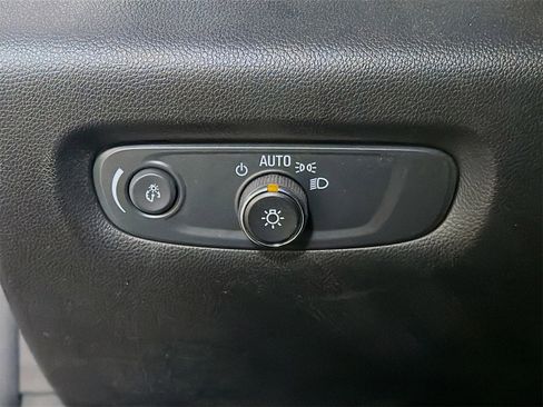 Used 2023 Chevrolet Traverse Premier image 10