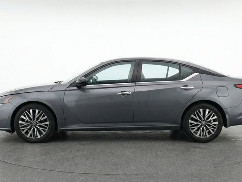 Used 2025 Nissan Altima 2.5 SV FWD image 5