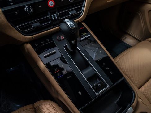 New 2026 Porsche Macan image 19