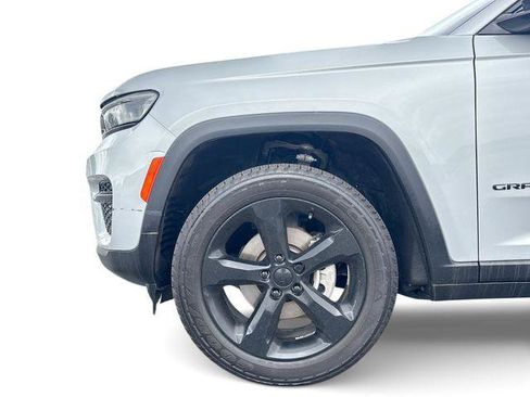 Used 2023 Jeep Grand Cherokee Altitude RWD image 25