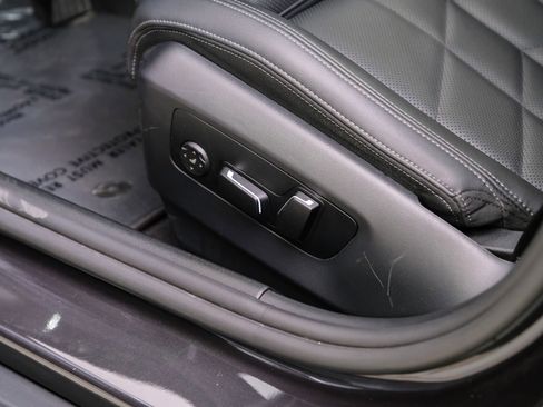 Used 2025 BMW 530i w/ Premium Package RWD image 34