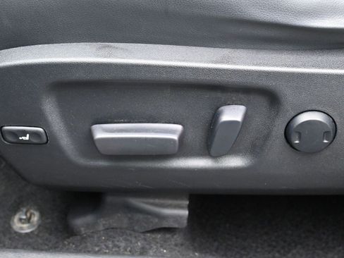 Used 2018 Toyota Highlander XLE image 3