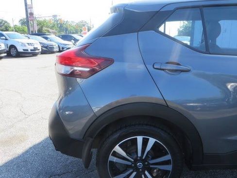 Used 2018 Nissan Kicks SV FWD image 38