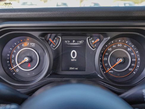 Used 2025 Jeep Wrangler Unlimited Sport image 13