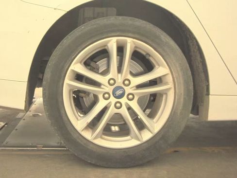 Used 2018 Ford Fusion SE FWD image 11