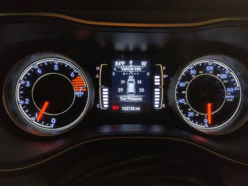 Used 2020 Jeep Cherokee Latitude FWD image 23