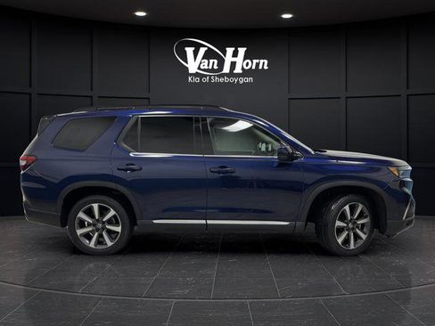 Used 2024 Honda Pilot Touring image 2