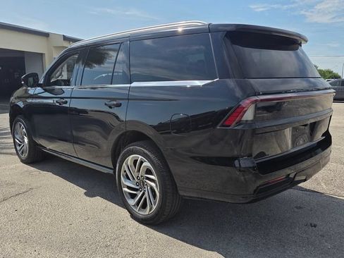 Used 2025 Lincoln Navigator Reserve AWD/4WD image 5