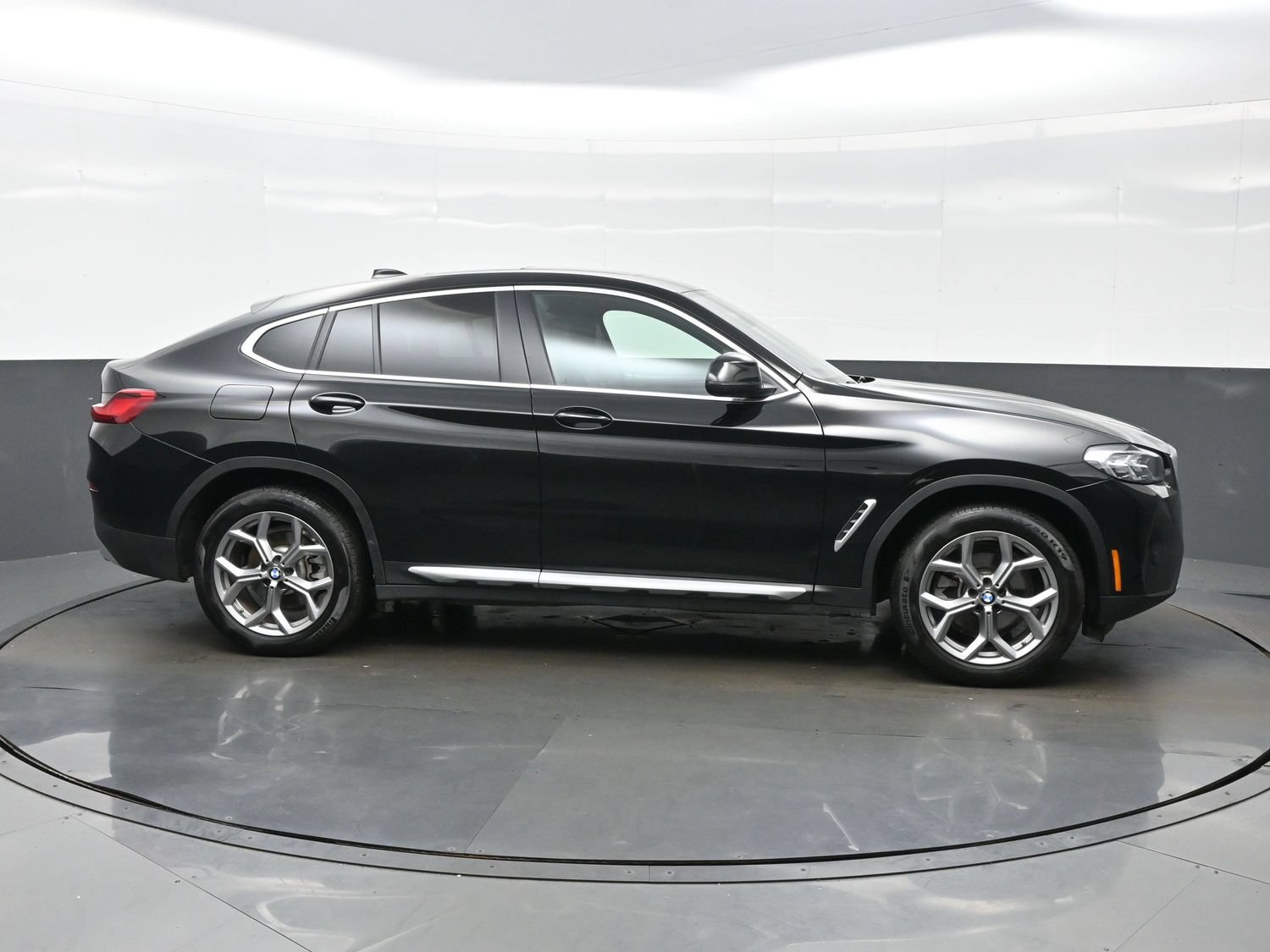 Used 2025 BMW X4 xDrive30i AWD/4WD image 7