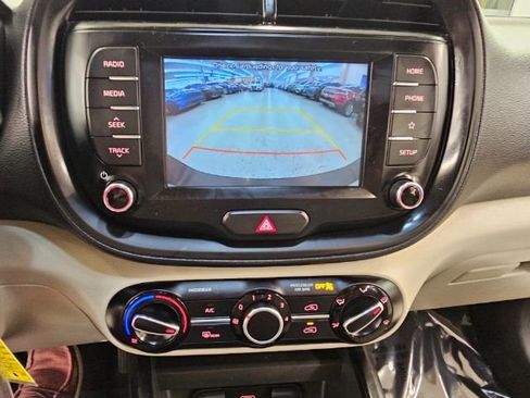 Used 2021 Kia Soul LX image 16