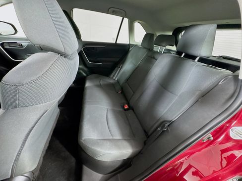 Used 2021 Toyota RAV4 LE w/ Carpet Mat Package (TMS) AWD/4WD image 17