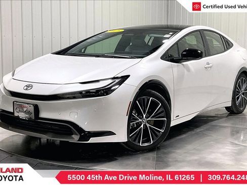 Used 2025 Toyota Prius XLE image 1