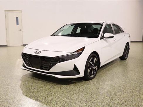 Used 2022 Hyundai Elantra Limited FWD image 4