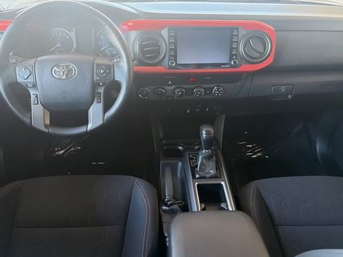 Used 2020 Toyota Tacoma TRD Sport AWD/4WD image 3