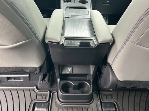 Used 2026 Toyota Sienna XLE FWD image 22