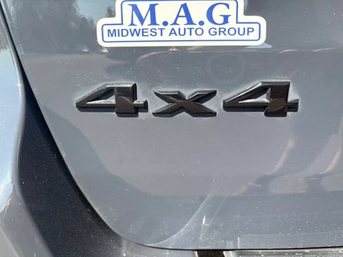 Used 2018 Jeep Grand Cherokee Altitude AWD/4WD image 12