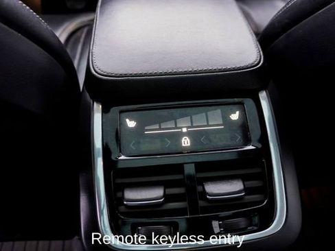 Used 2022 Volvo XC90 T6 Inscription w/ Advanced Package image 11