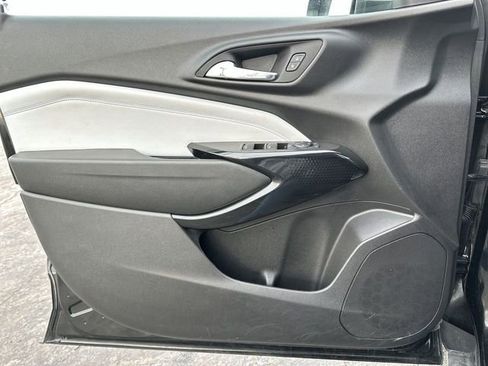 Used 2025 Chevrolet Trax LT image 22