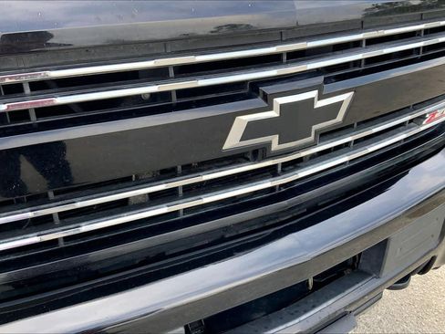 Used 2017 Chevrolet Silverado 2500 LTZ w/ Midnight Edition image 28